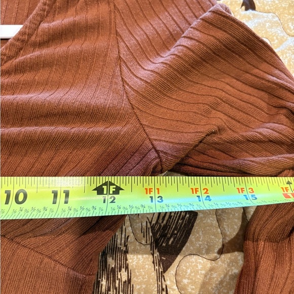 Altar'd State crop tops “Find Your Bow Cropped Open Back Tank," size S - Picture 7 of 9